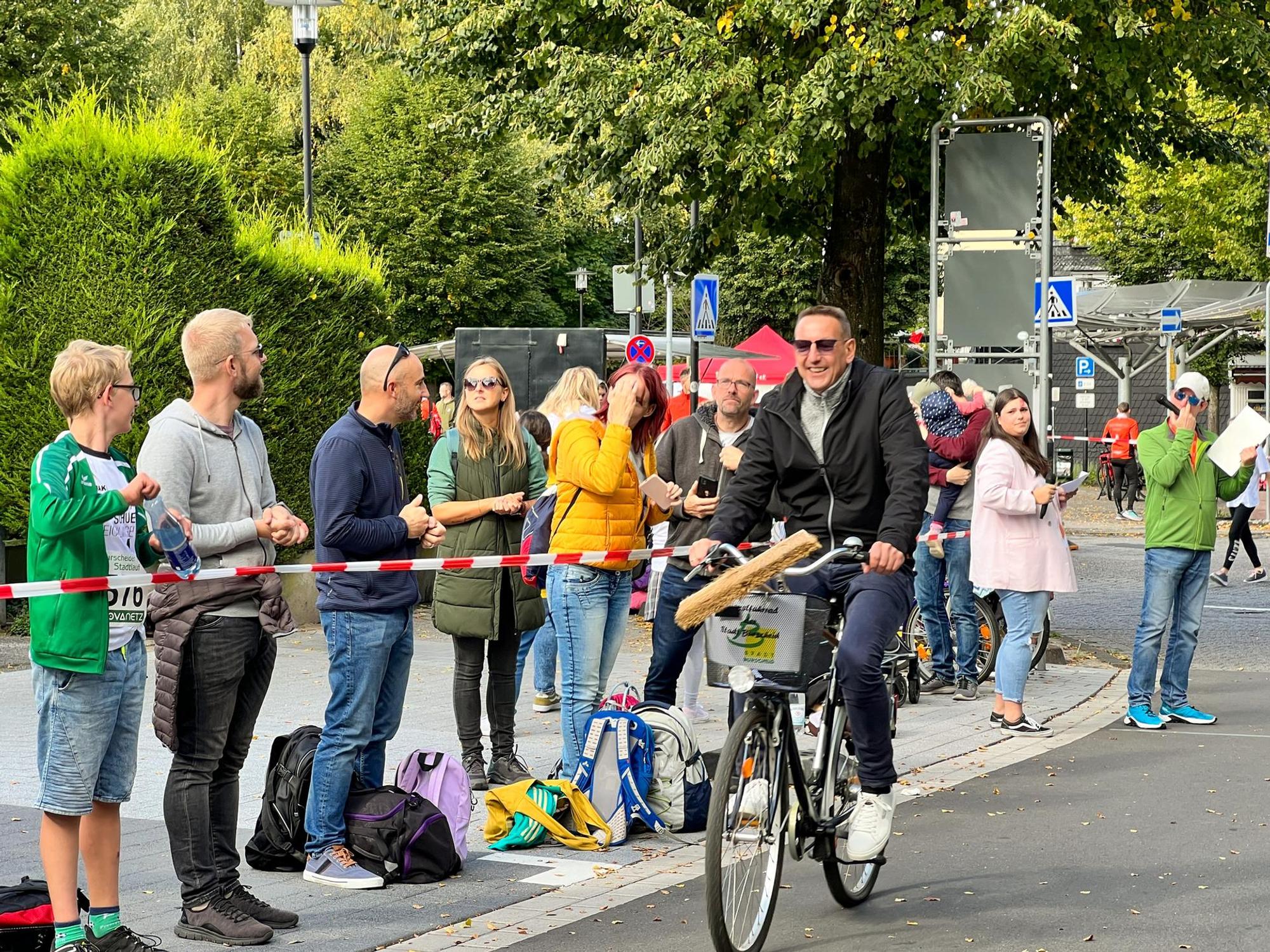 Stadtlauf besenfahrrad dirk runge