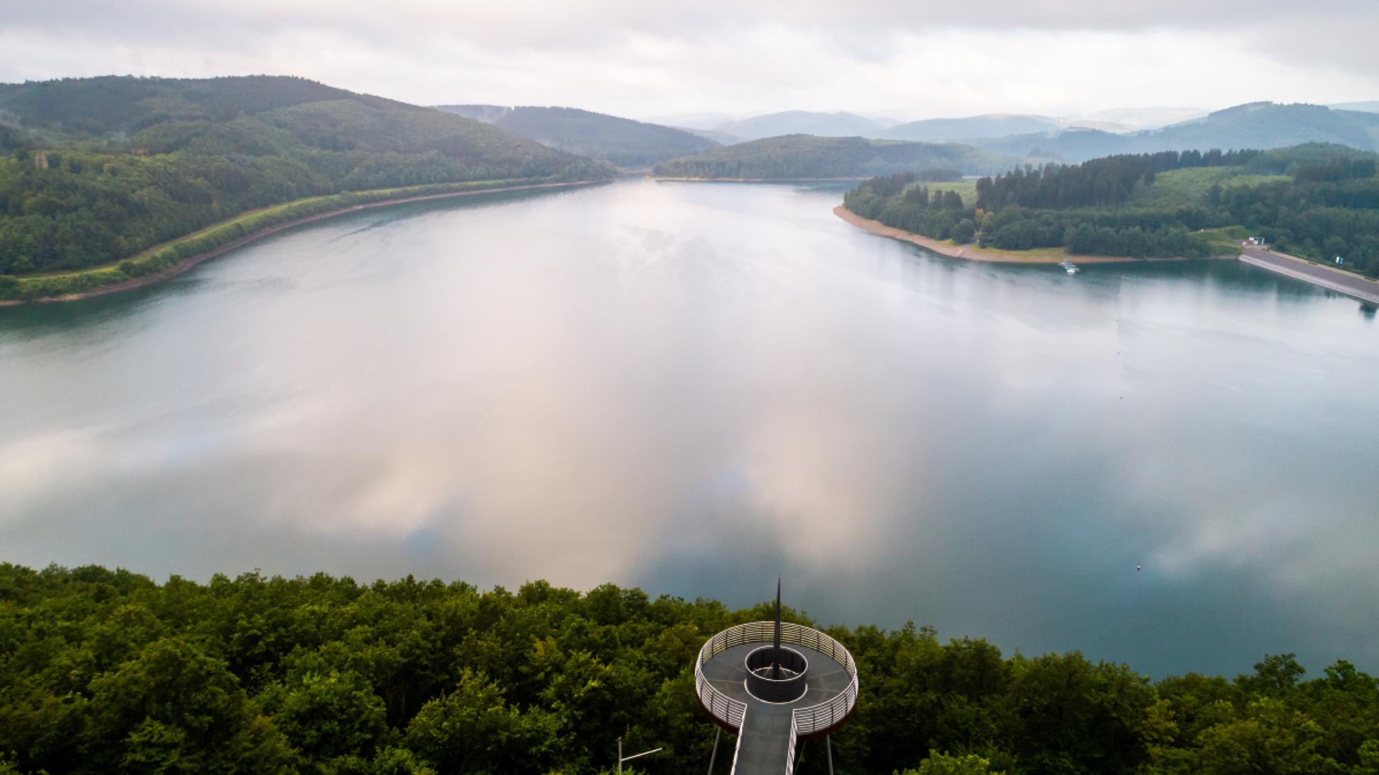 Blick über den Biggesee von der Aussichtsplattform Skywalk