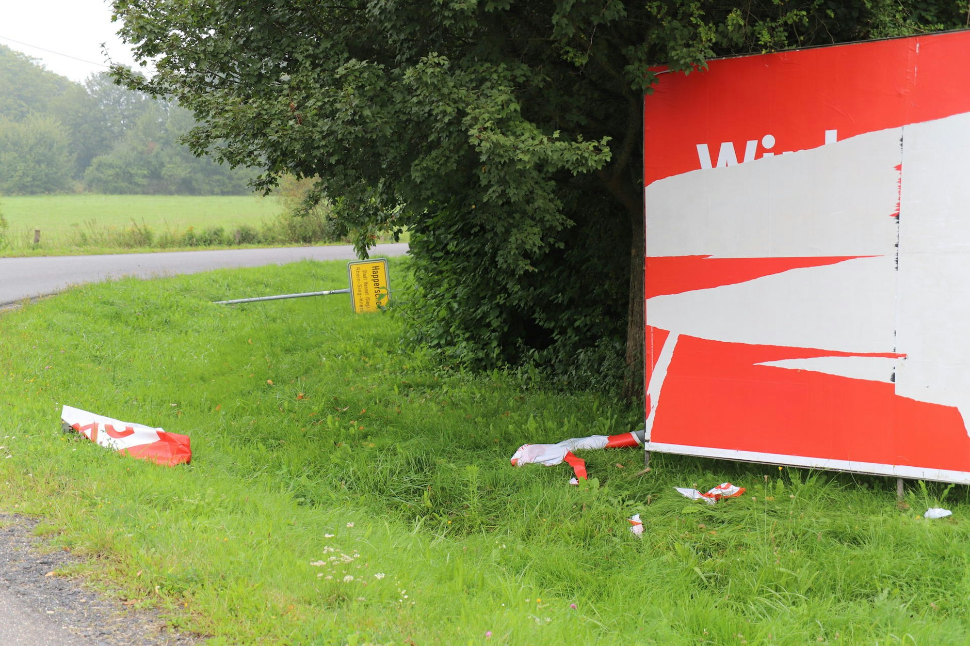 Zerrissenes_Wahlplakat_Happerschoss