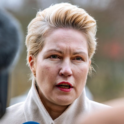 Manuela SChwesig 010222