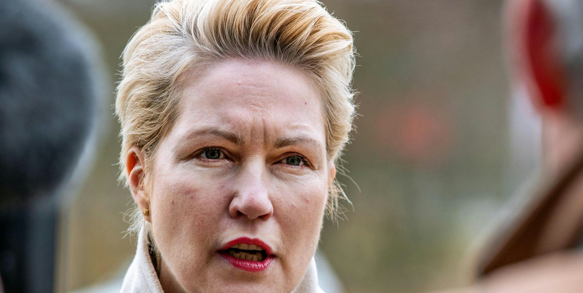 Manuela SChwesig 010222