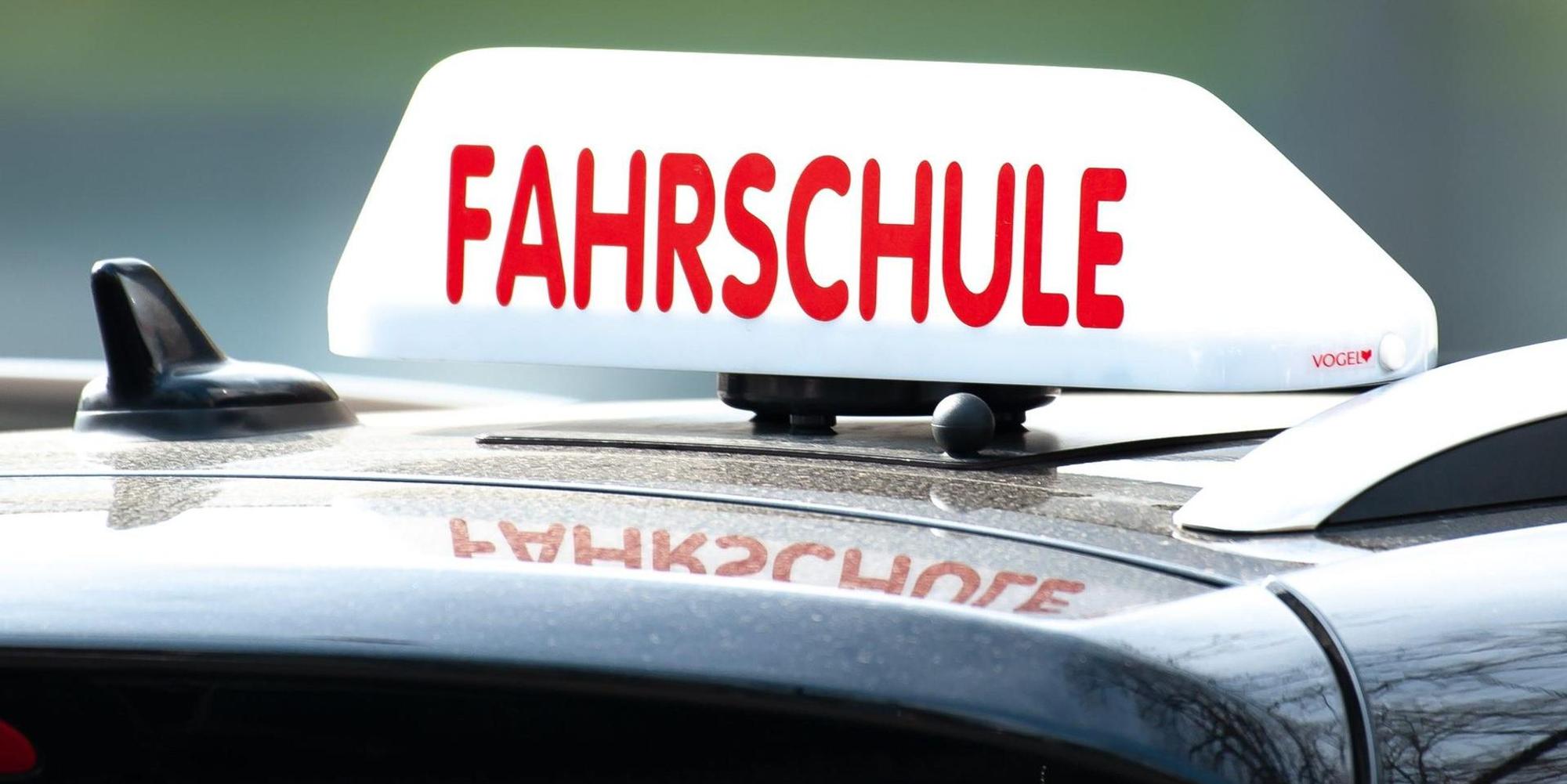 Fahrschule Symbolbild 310522