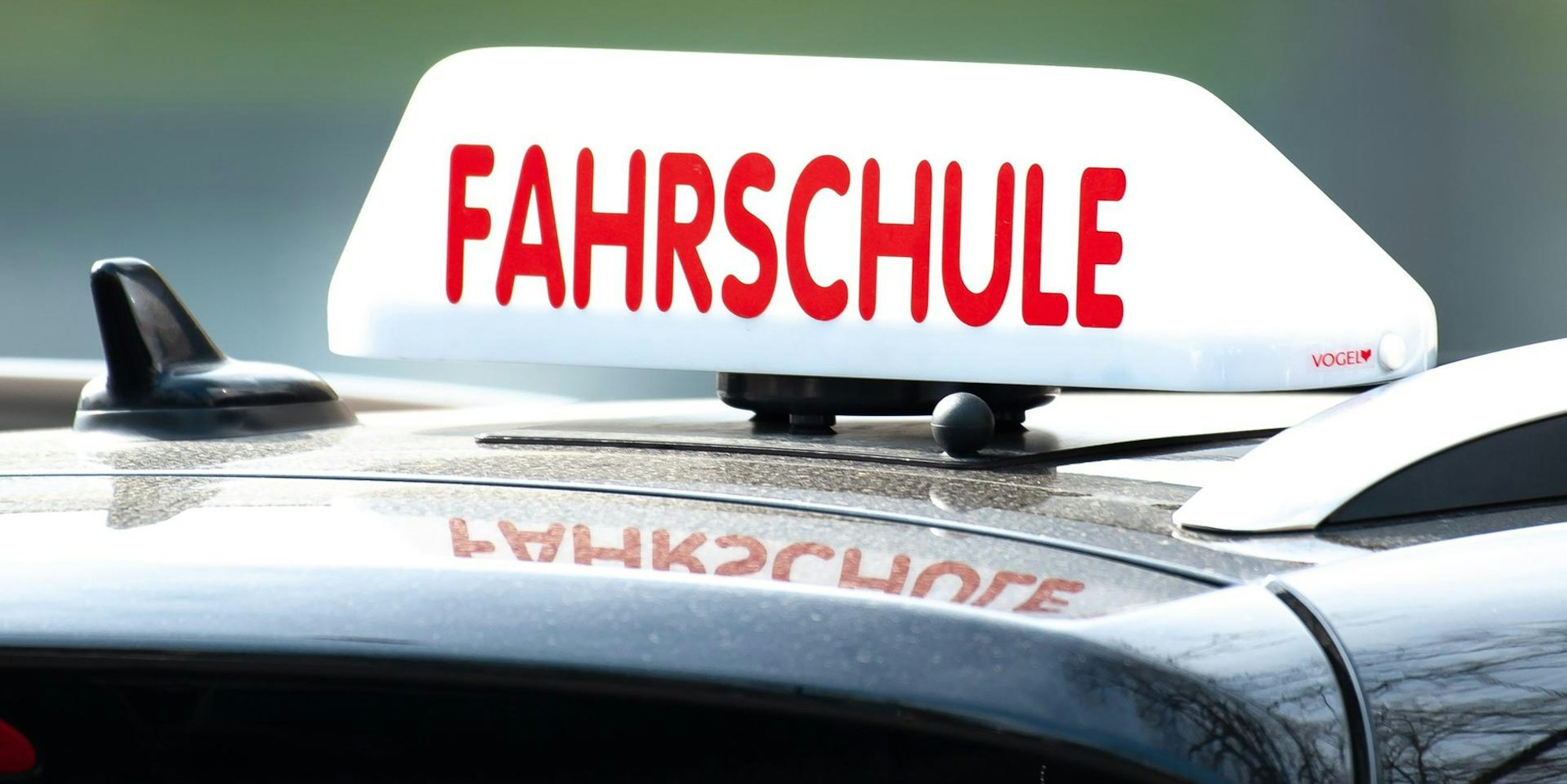 Fahrschule Symbolbild 310522