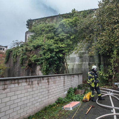 leverkusen-hochbunker-niederfeldstrasze-brannte--ALF_818