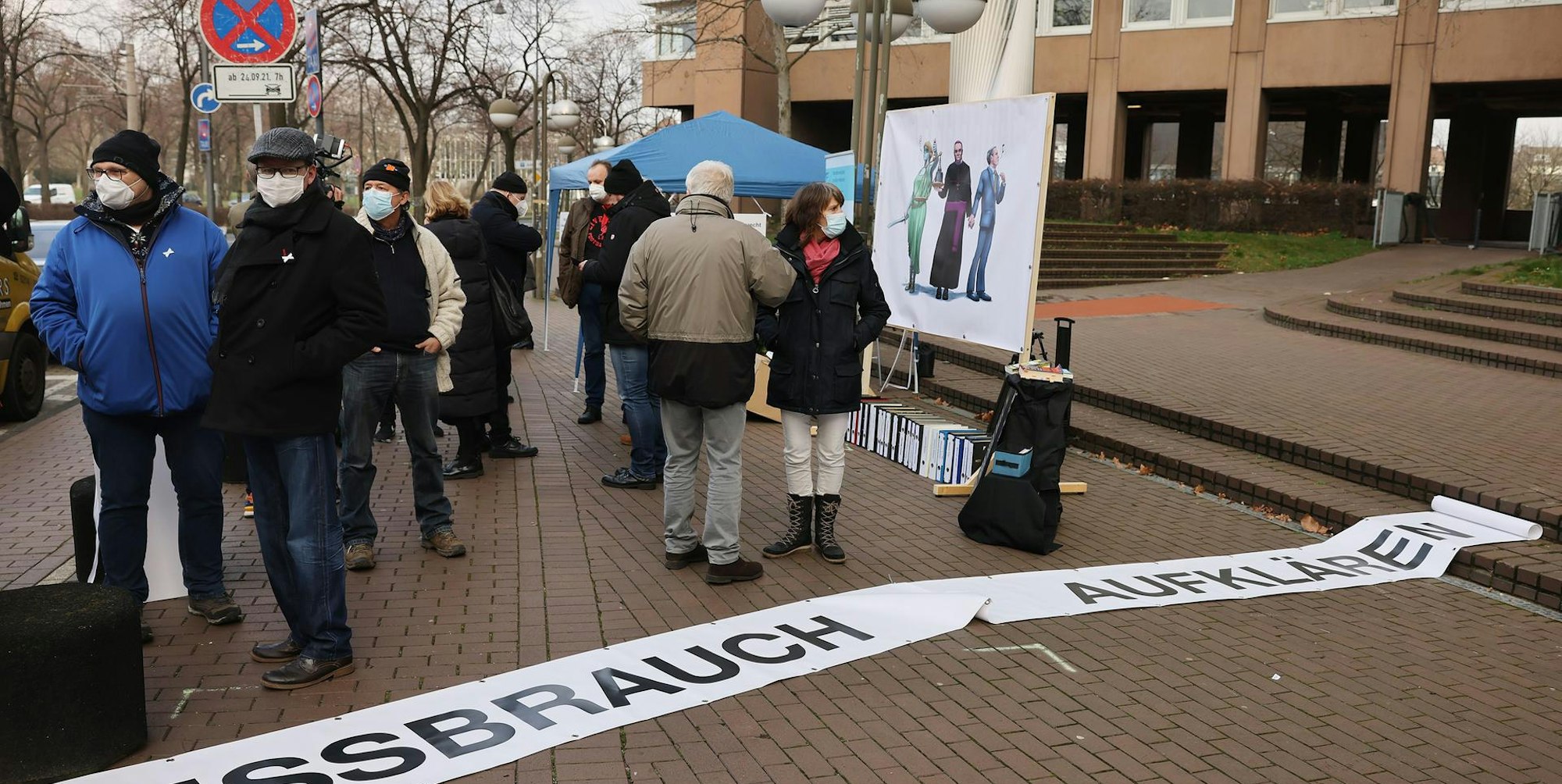 Demonstranten gegen Pfarrer u