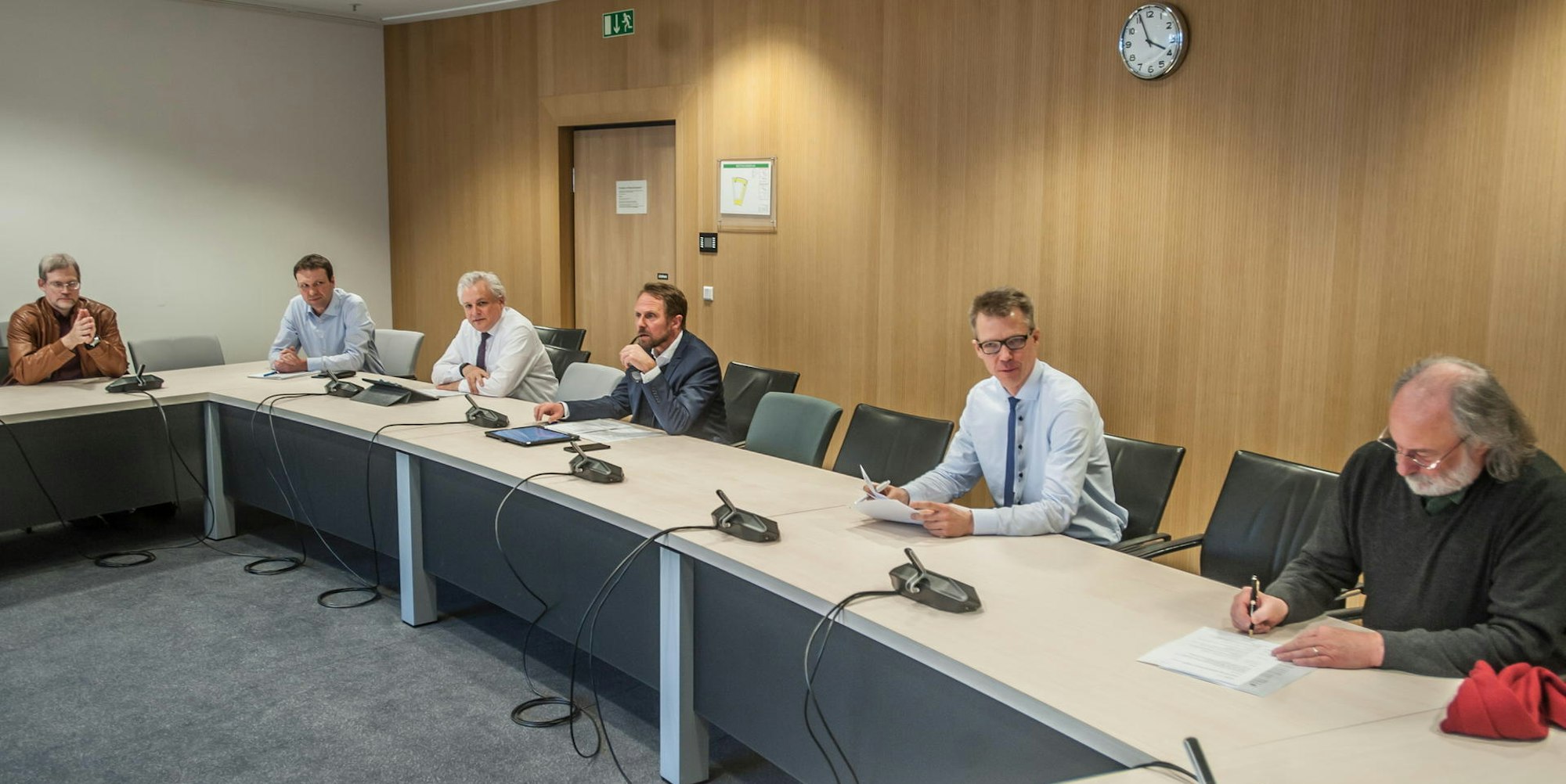 leverkusen-krisen-pressekonferenz-ALF_9090