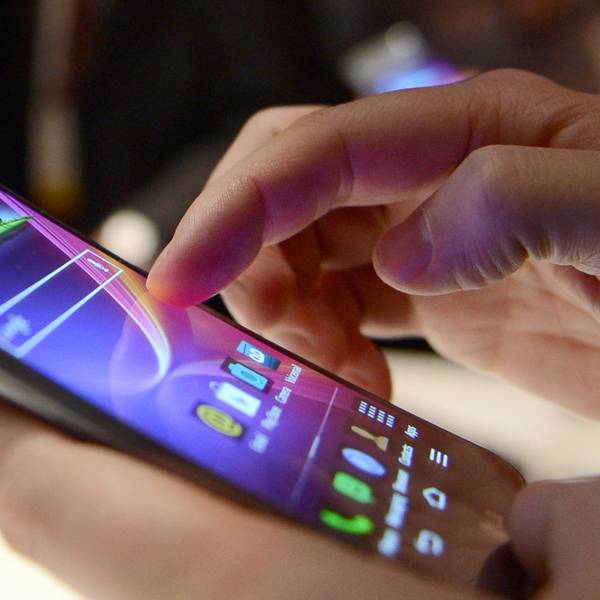 Android_Smartphone_51213376 (1)