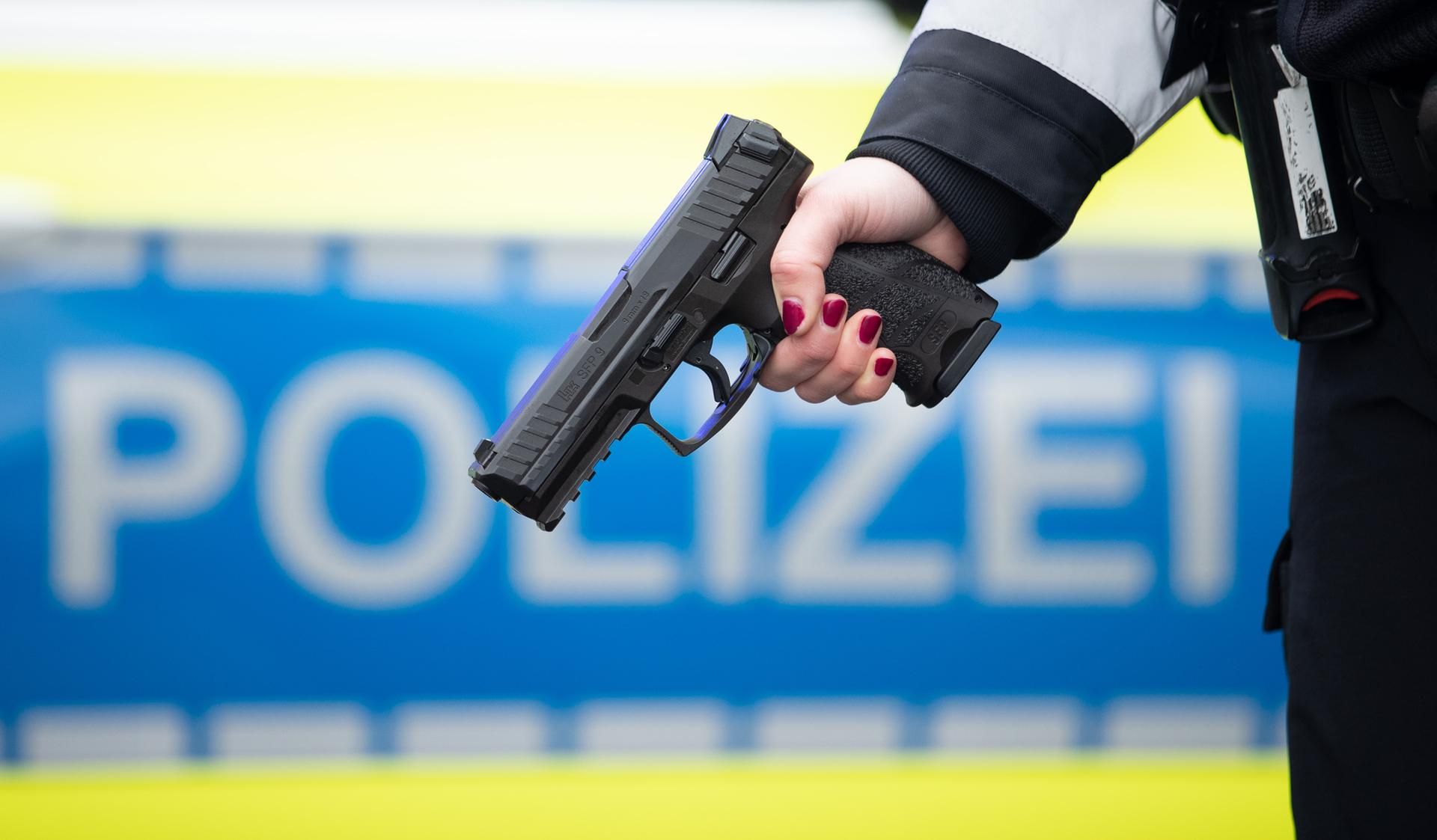 Polizistin Symbolbild