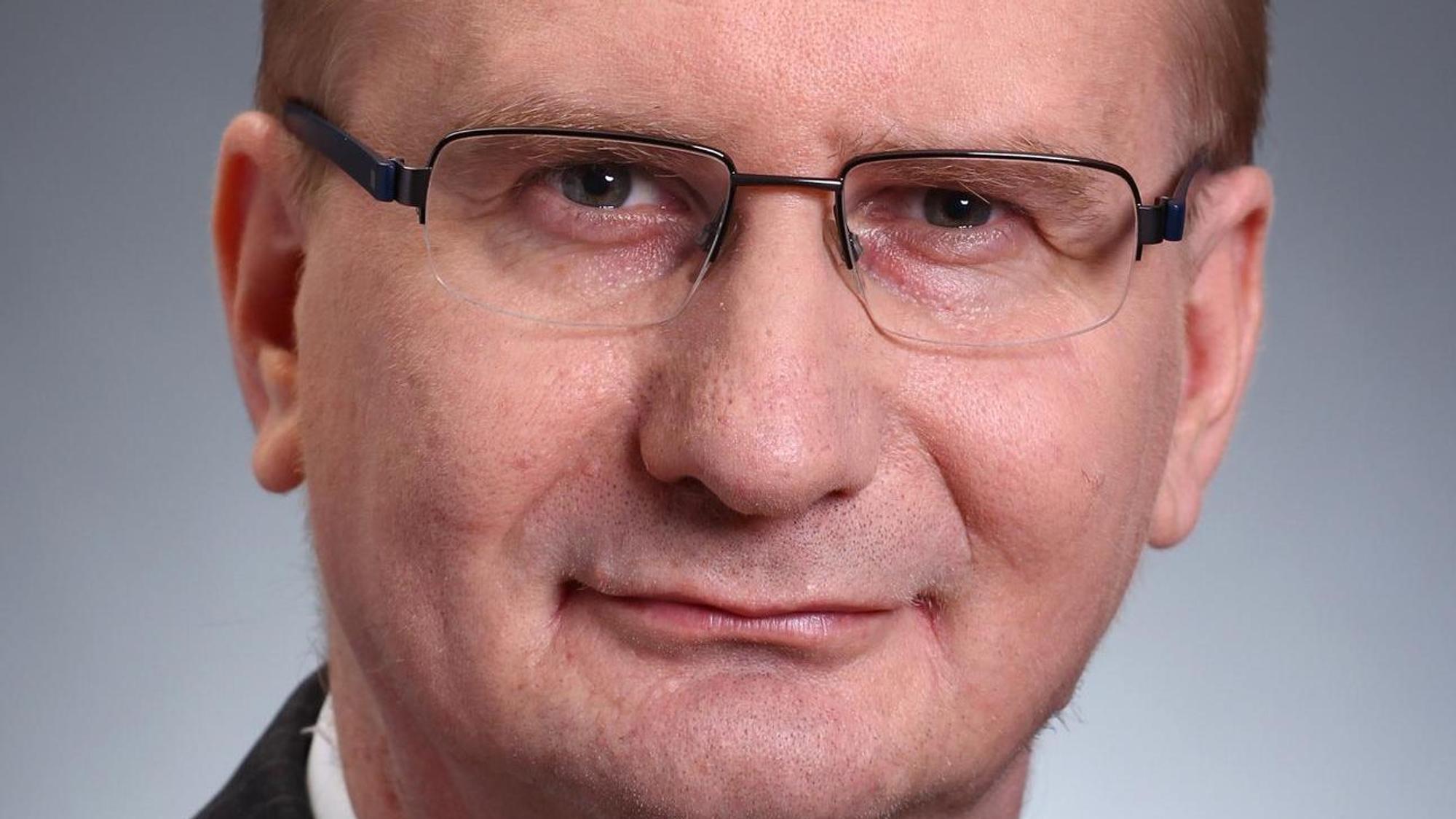 Porträtfoto von Ralf Scherfling, Fnanzexperte der Verbraucherzentrale NRW.