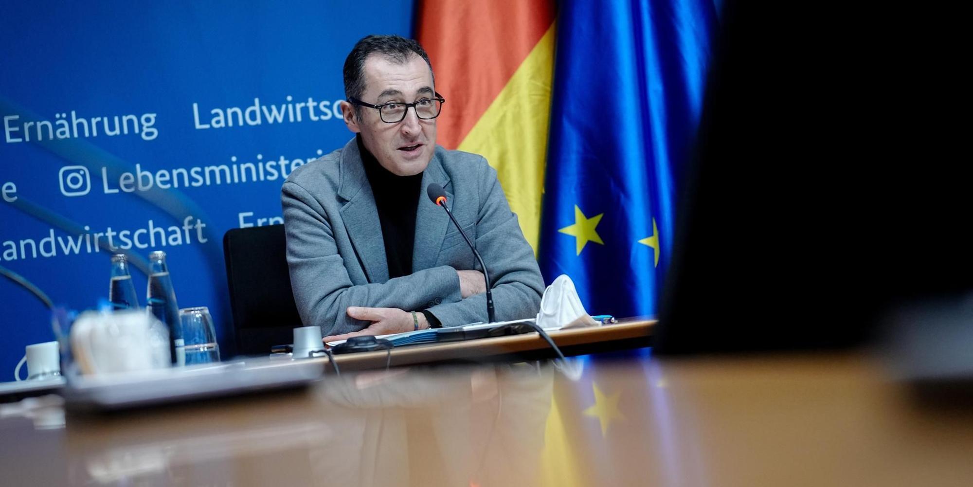 Özdemir bei Videokonferenz