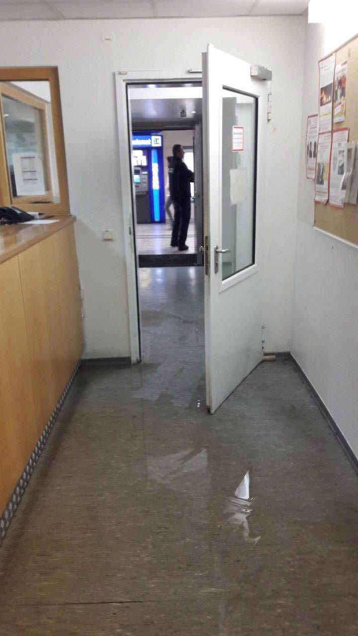 Wasserschaden bei der B-Pol im Bahnhof