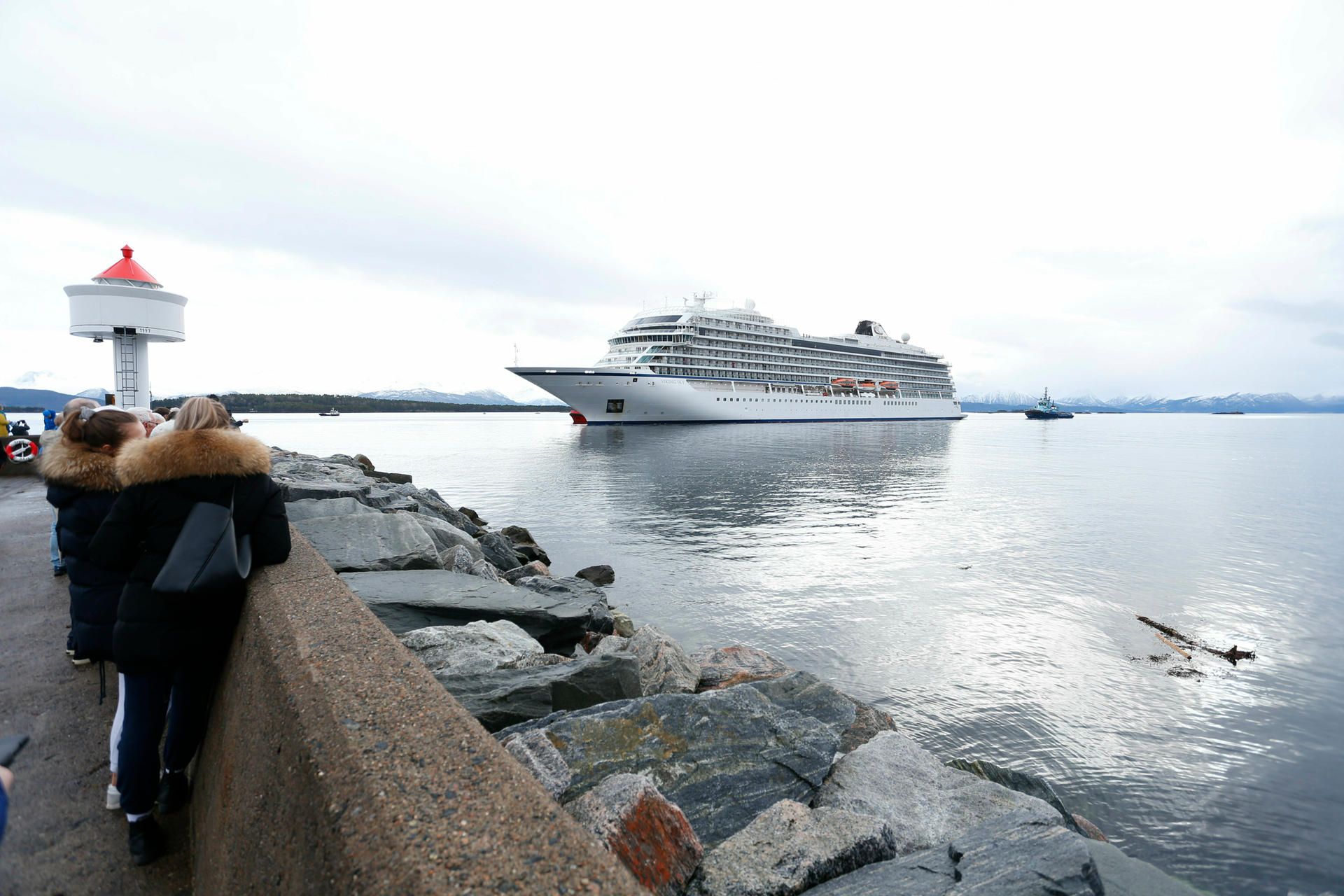 Viking Sky kurz vor dem Hafen Molde