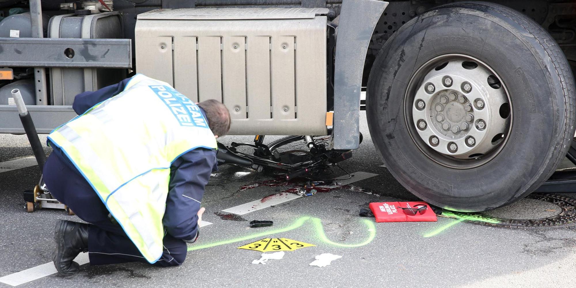 nab200130_Unfall_LKW_Fahrrad_01