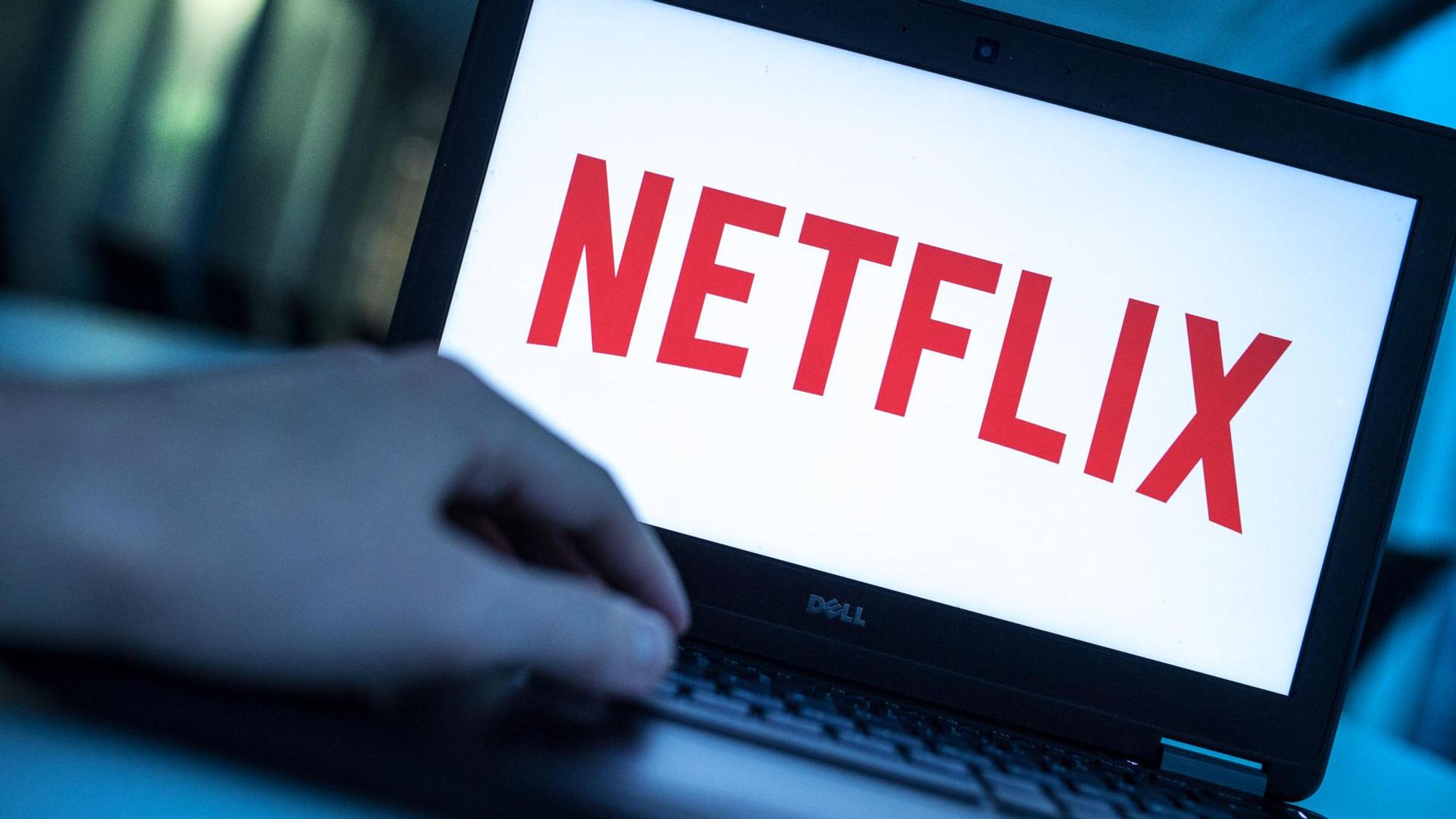 Laptop-Bildschirm mit Netflix-Logo